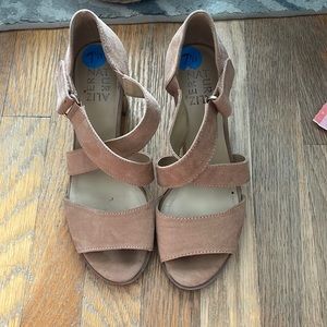 Tan naturalizer strapped heels